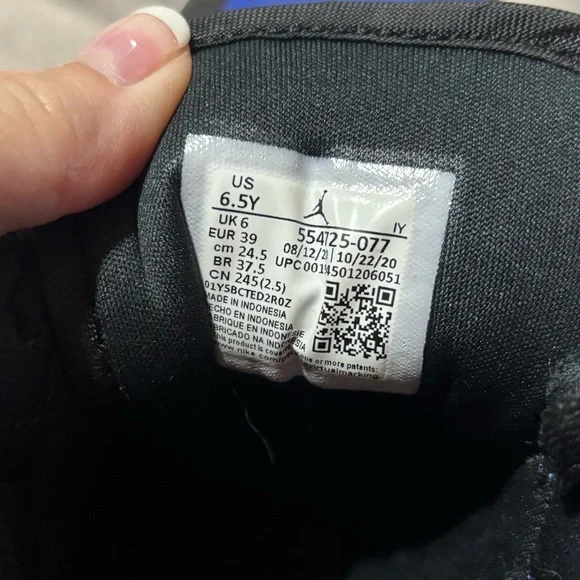 Jordan Black and Blue Sneakers - Picture 4 of 4